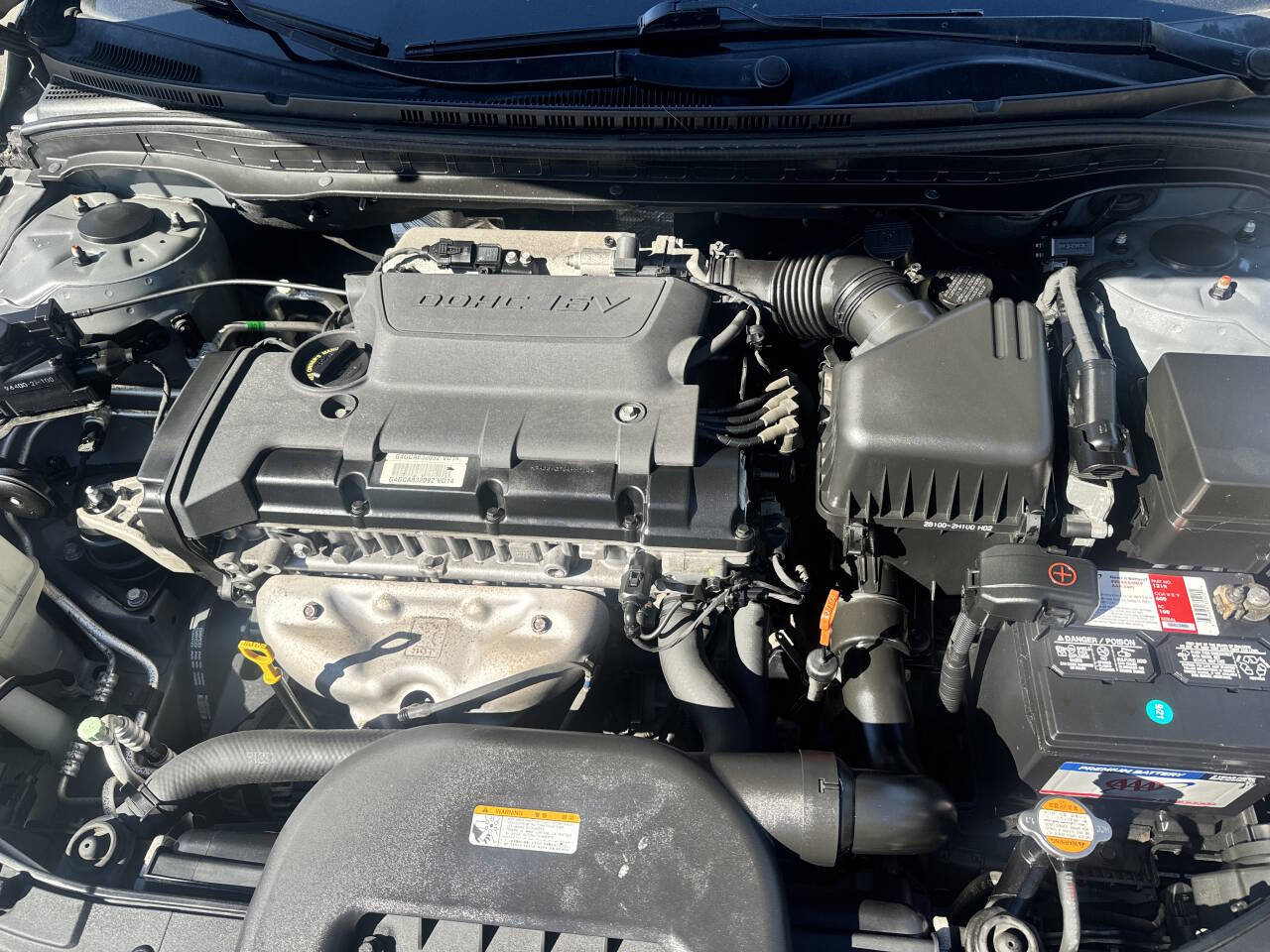 Used 2010 Hyundai Elantra GLS FWD image 16