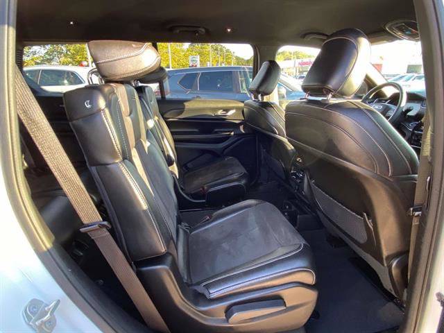 Used 2023 Jeep Grand Cherokee L Laredo image 10