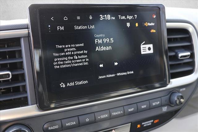 Used 2021 Hyundai Venue image 17