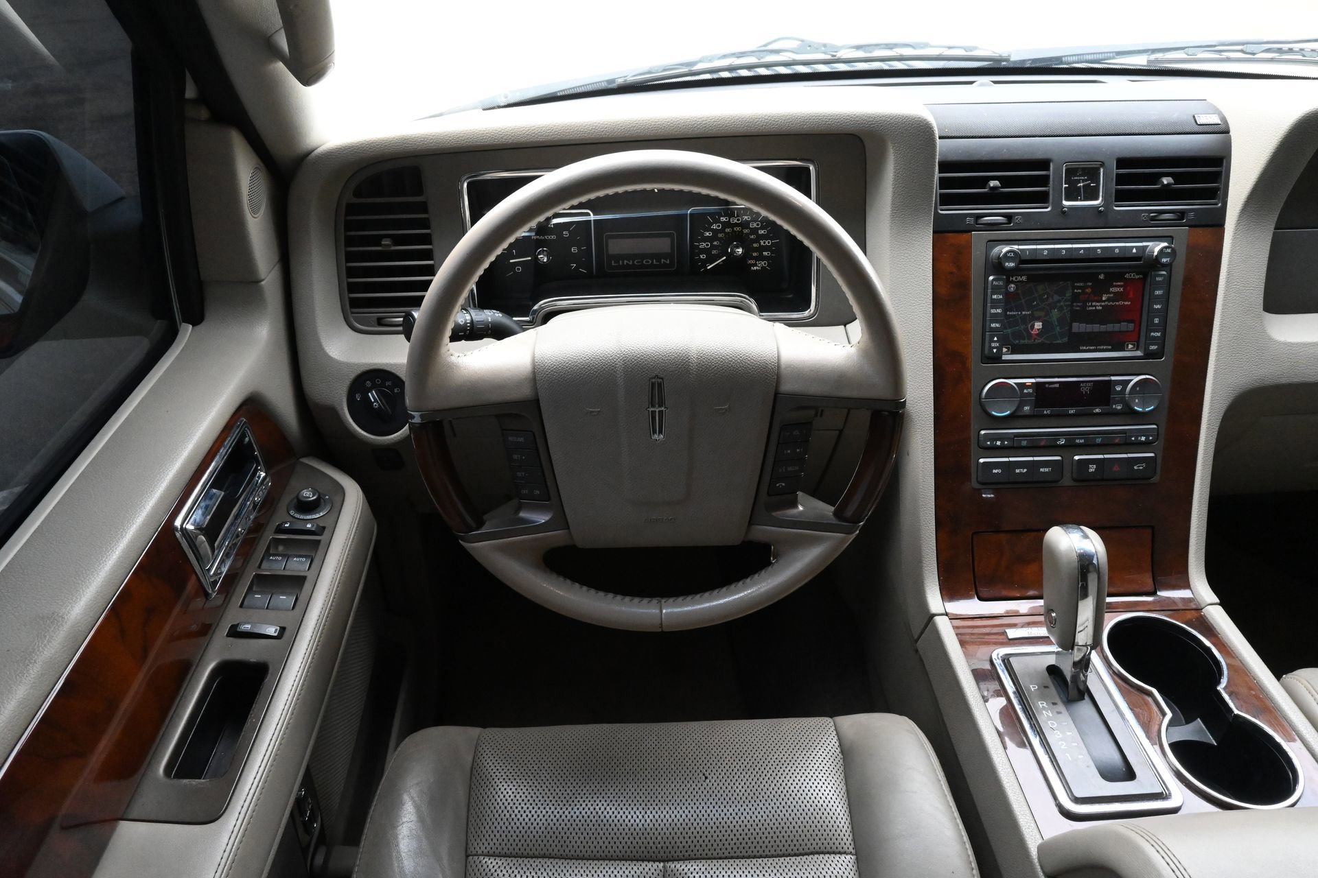Used 2013 Lincoln Navigator 2WD w/ HD Trailer Tow Pkg image 10