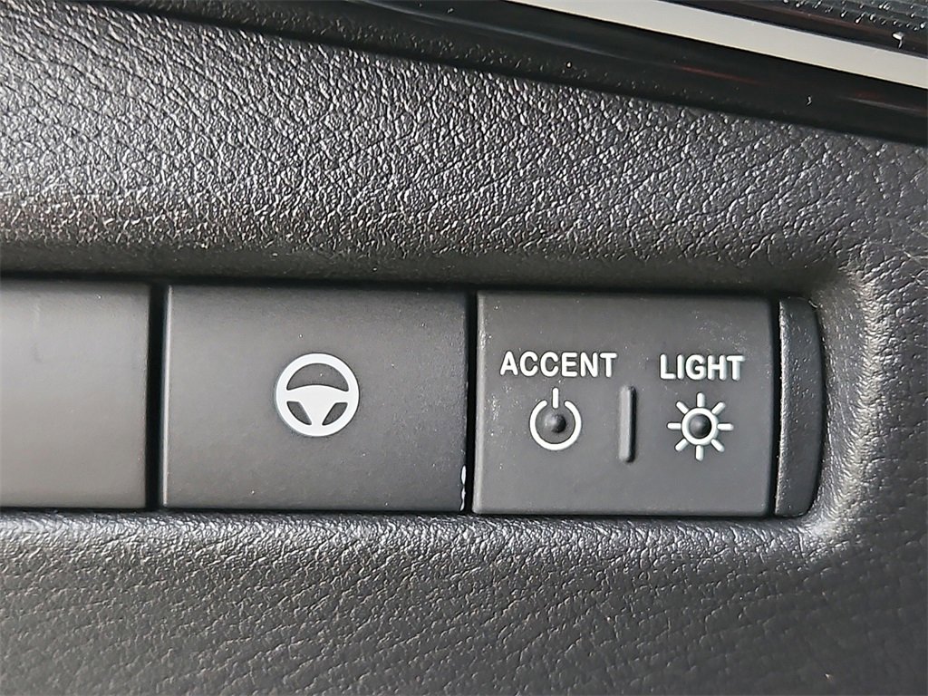 Certified 2025 Nissan Kicks SR w/ Illumination Package image 26