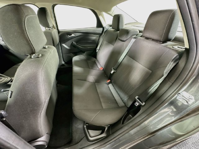 Used 2018 Ford Focus SE w/ SE Appearance Package FWD image 27