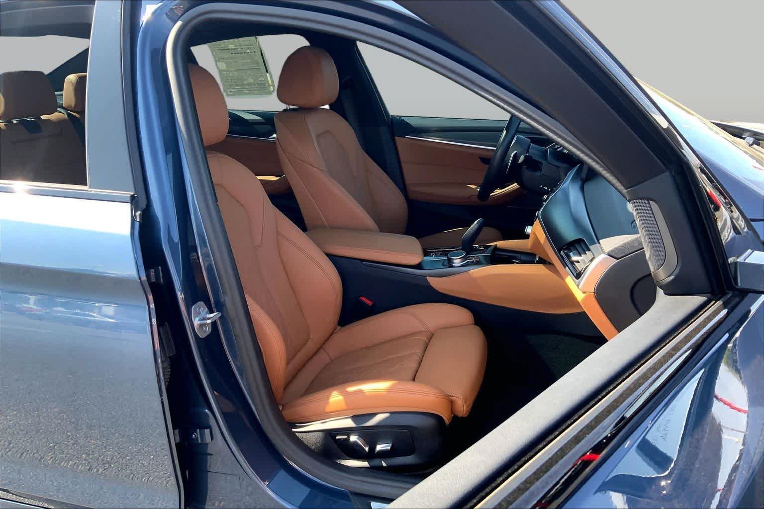 Used 2023 BMW 540i w/ M Sport Package RWD image 9