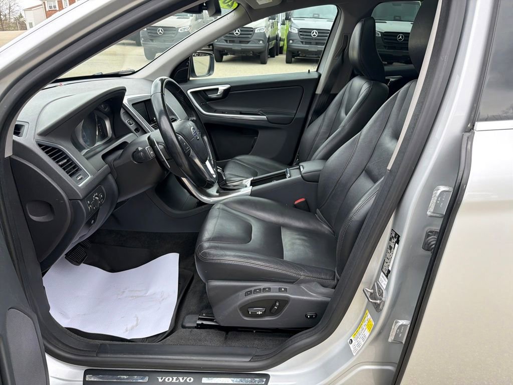 Used 2015 Volvo XC60 T6 w/ Proximity Package image 9