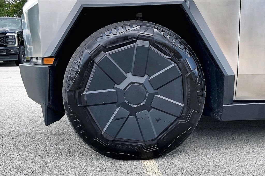 Used 2024 Tesla Cybertruck Cyberbeast AWD/4WD image 9