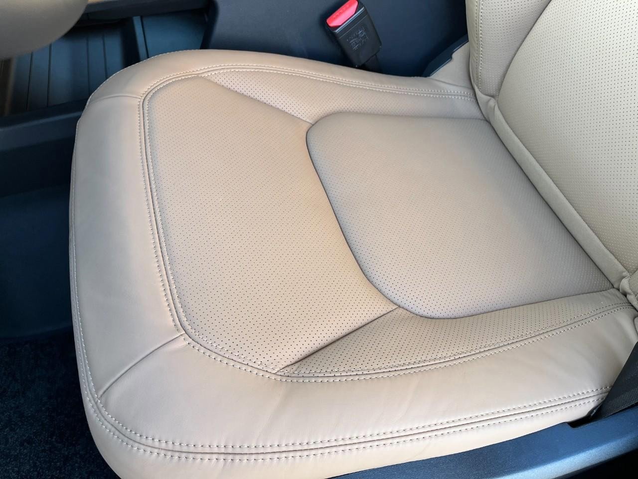 Used 2025 Land Rover Defender 110 X-Dynamic SE image 24