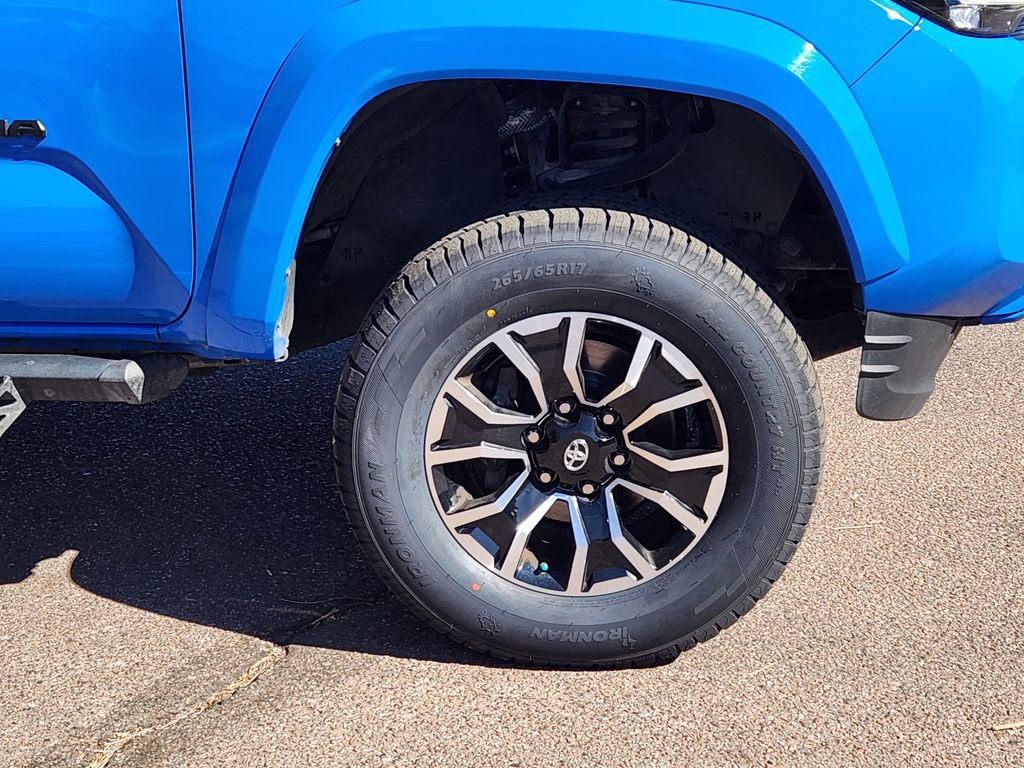 Used 2020 Toyota Tacoma TRD Sport w/ TRD Premium Sport Package AWD/4WD image 30