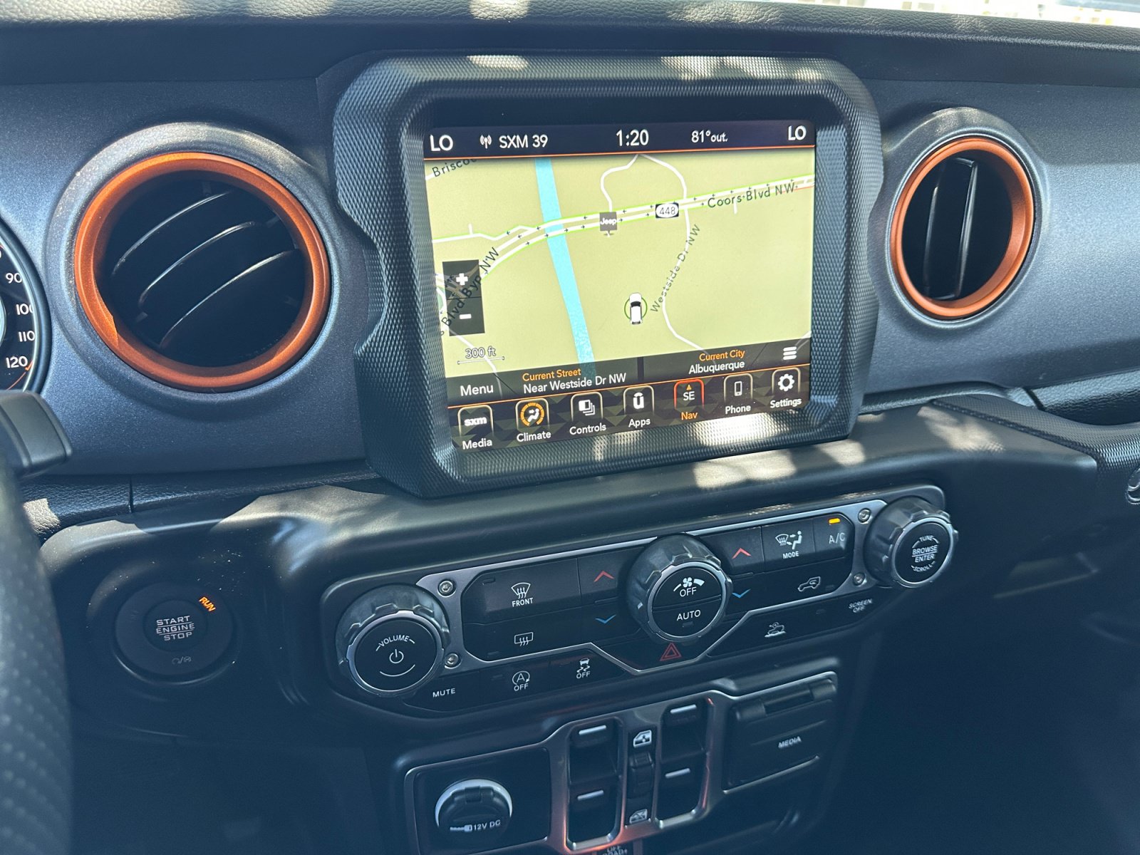 Used 2023 Jeep Gladiator Mojave AWD/4WD image 19