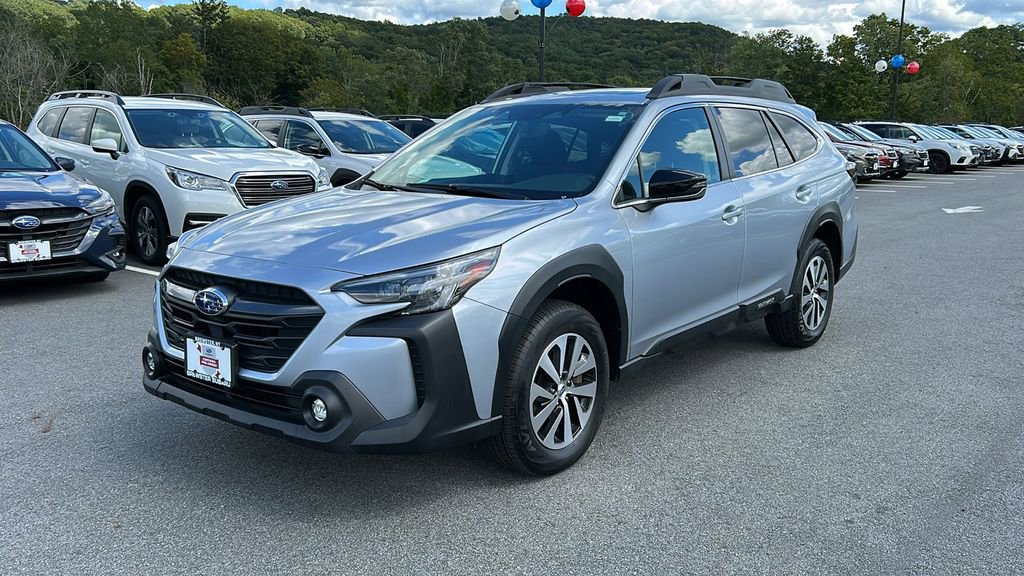 Used 2025 Subaru Outback Premium image 3