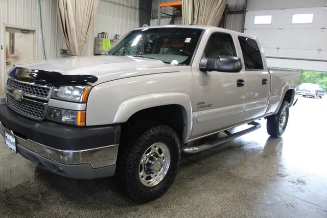 Used 2005 Chevrolet Silverado 2500 LT w/ Heavy-Duty Power Package AWD/4WD image 4