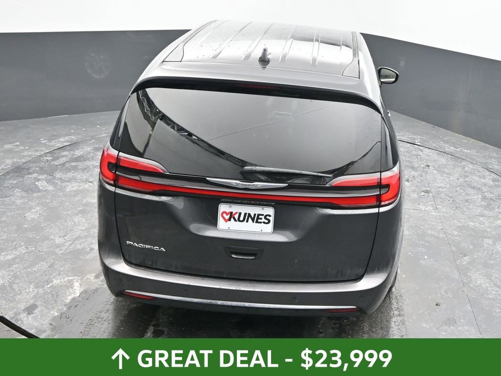 Used 2023 Chrysler Pacifica Touring-L image 39