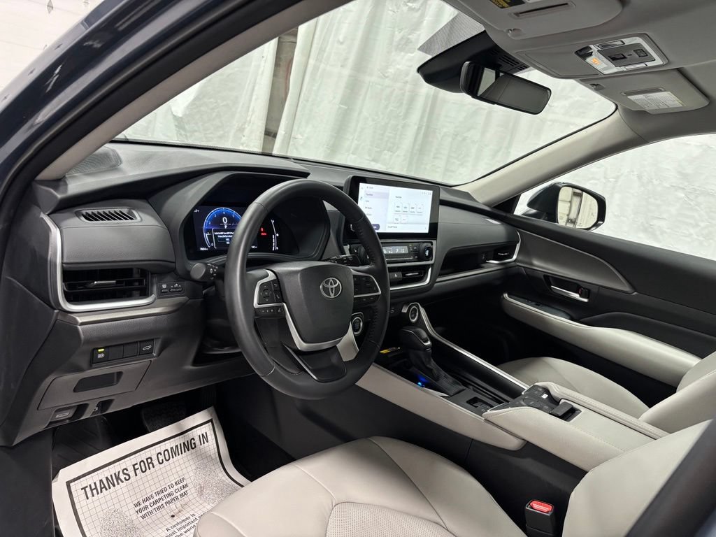 Used 2025 Toyota Grand Highlander AWD image 15