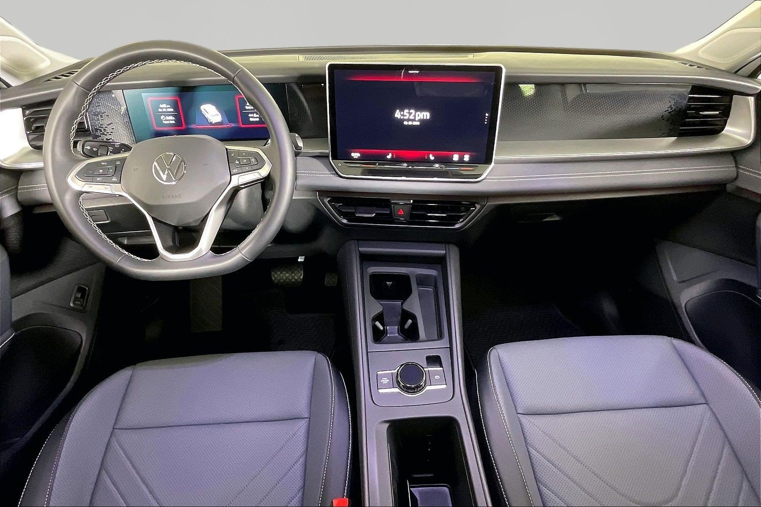 Used 2025 Volkswagen Tiguan SE AWD/4WD image 14