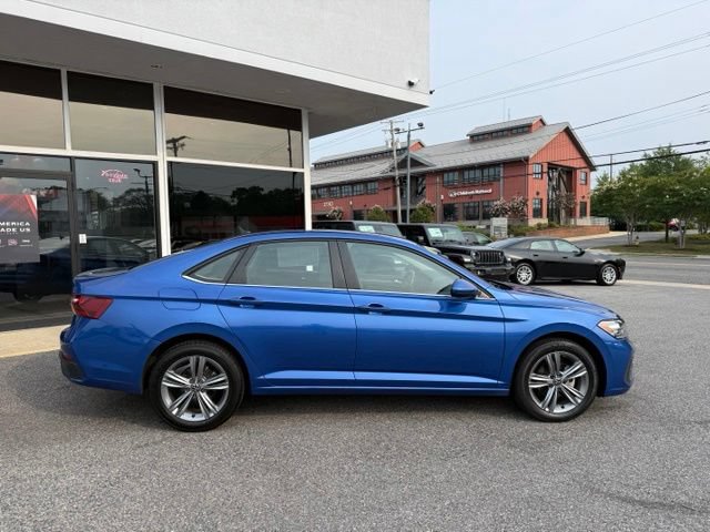 Used 2024 Volkswagen Jetta SE FWD image 3