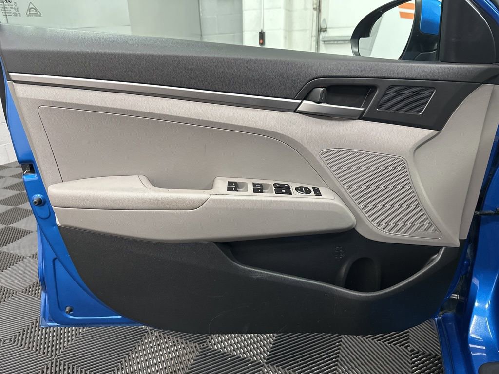 Used 2017 Hyundai Elantra SE image 17