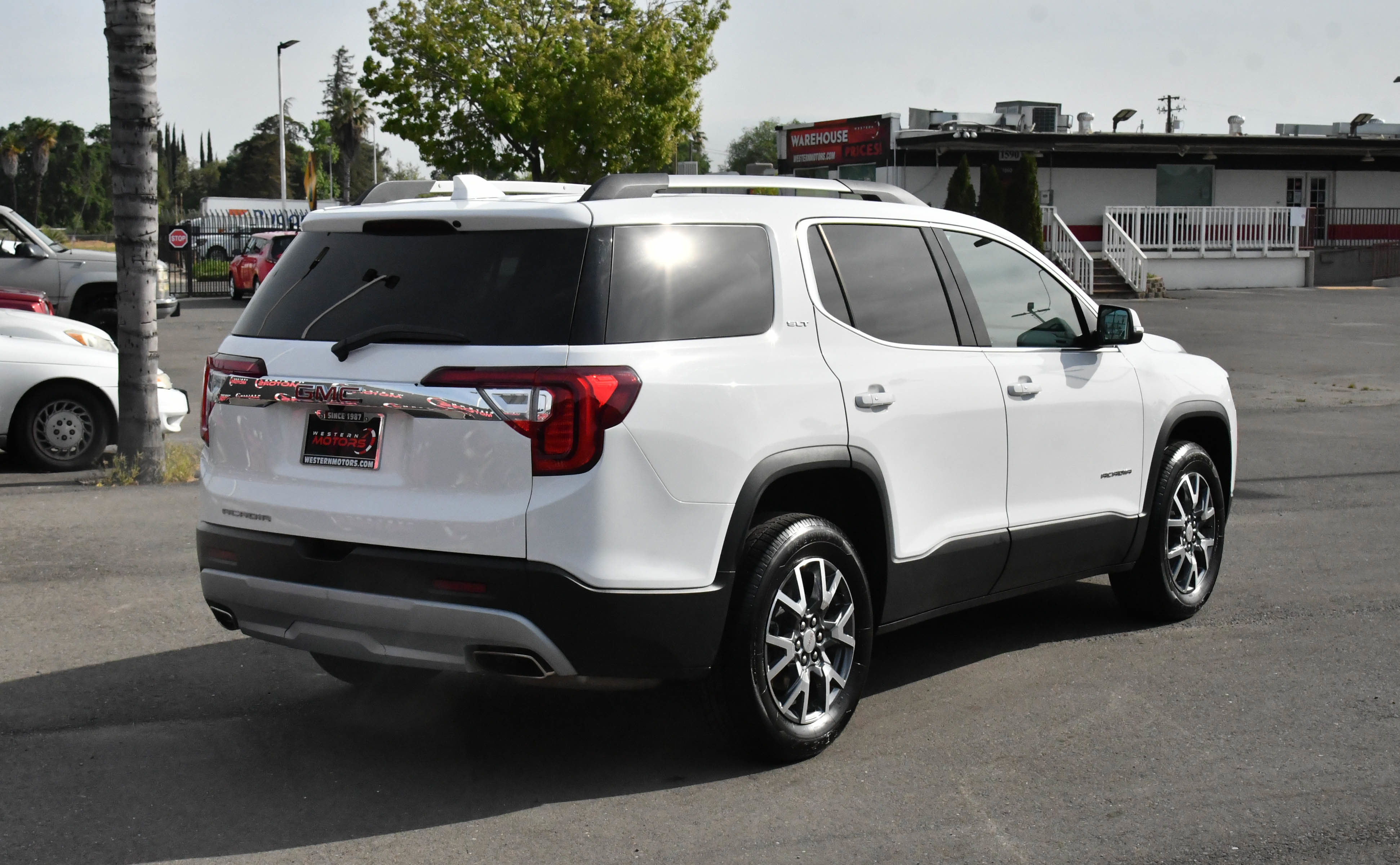 Used 2023 GMC Acadia SLT image 8