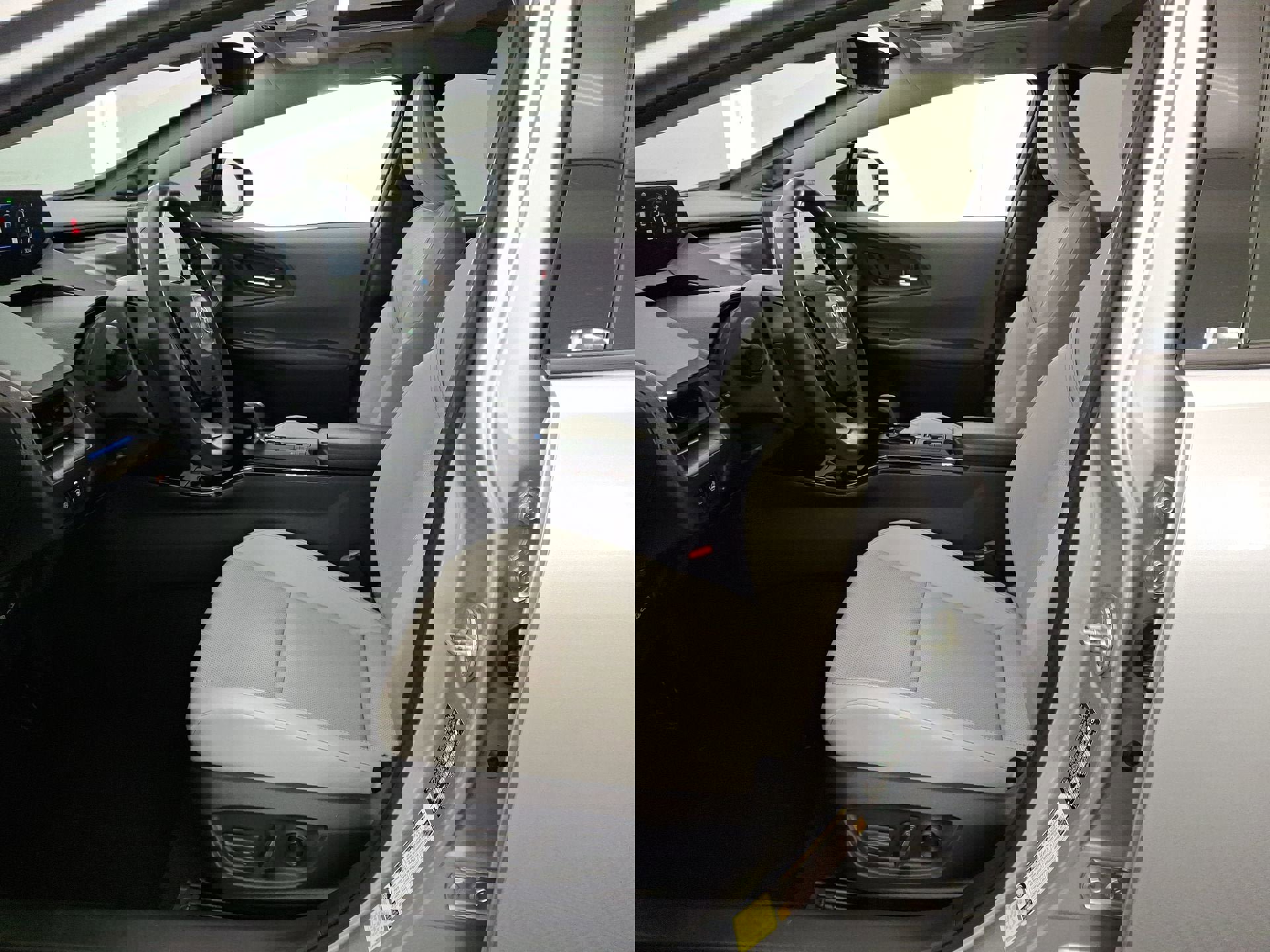 Used 2024 Toyota Prius Limited w/ Limited Premium Package image 11