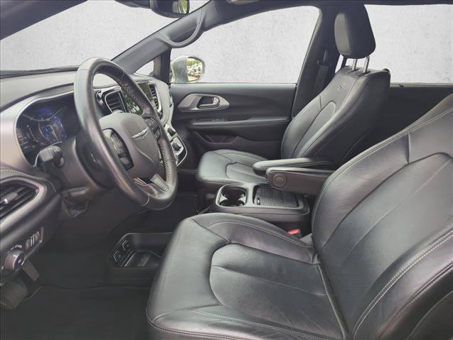 Used 2021 Chrysler Pacifica Touring-L w/ S Appearance Package FWD image 12