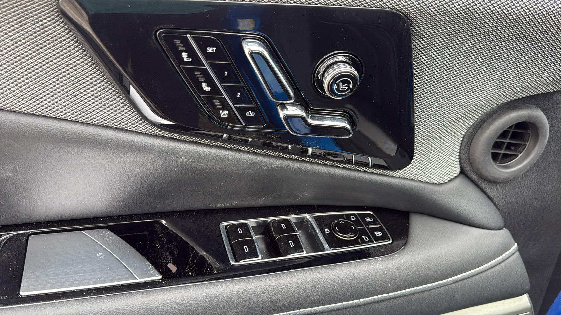 New 2026 Cadillac Optiq Luxury 2 image 11