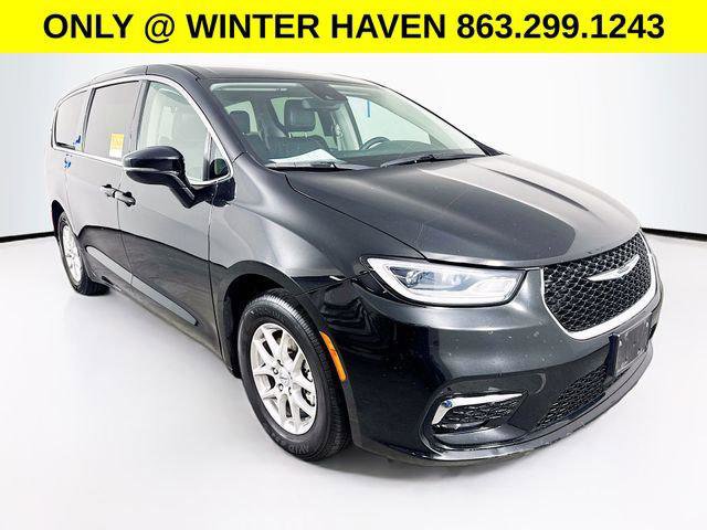 Certified 2024 Chrysler Pacifica Touring-L FWD image 1