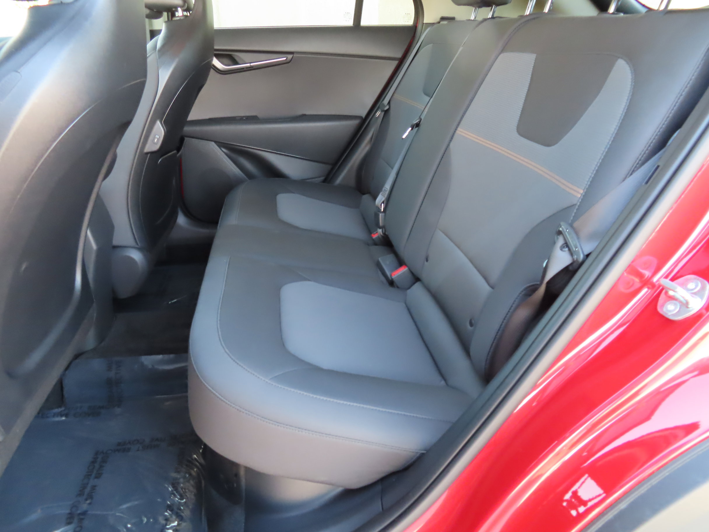 Used 2025 Kia Niro LX image 13