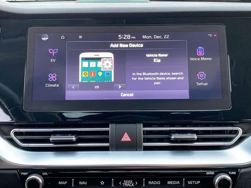 Used 2021 Kia Niro EX Premium w/ Cold Weather Package image 27