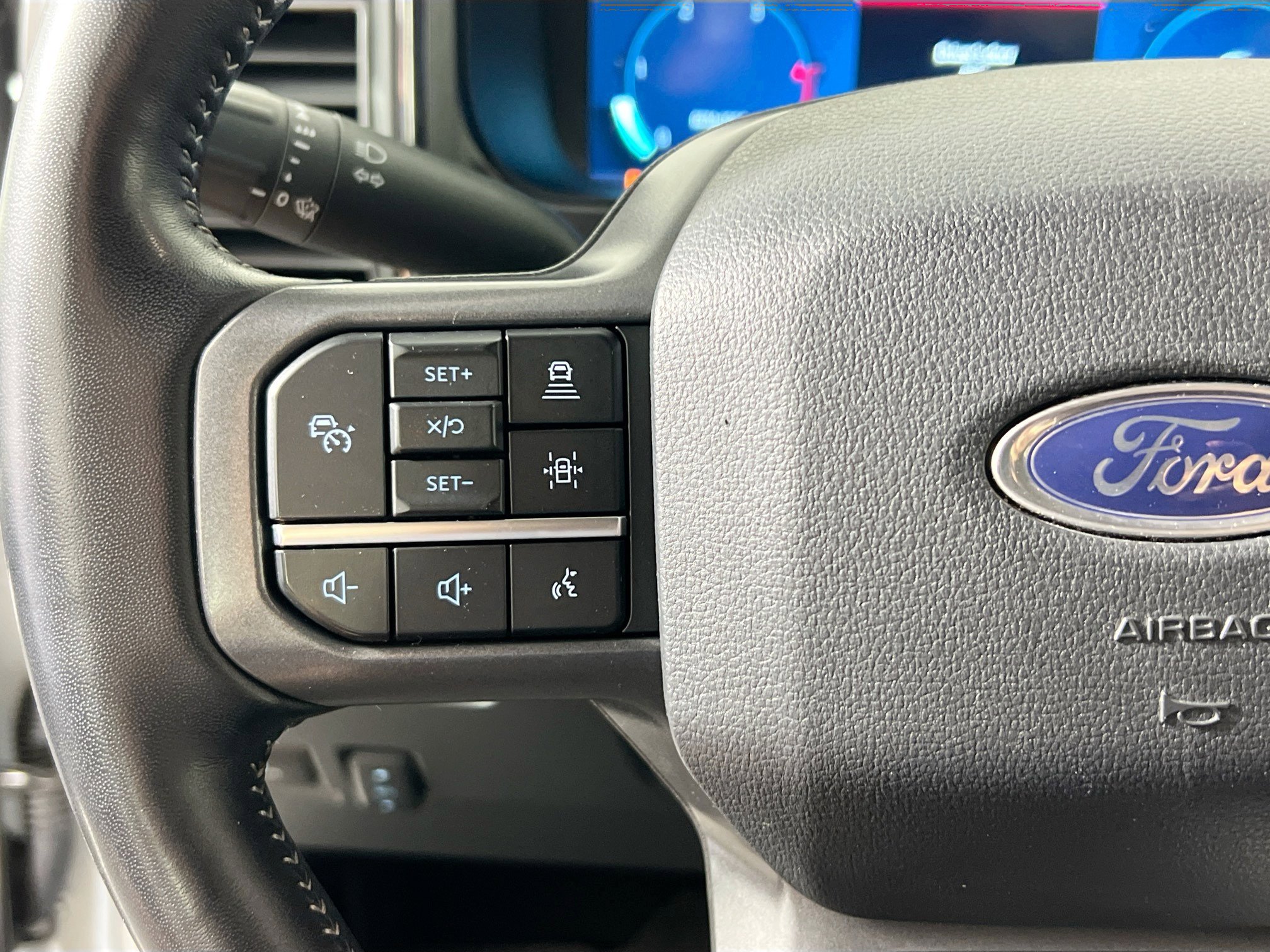 Used 2024 Ford F350 Lariat w/ Lariat Ultimate Package image 18