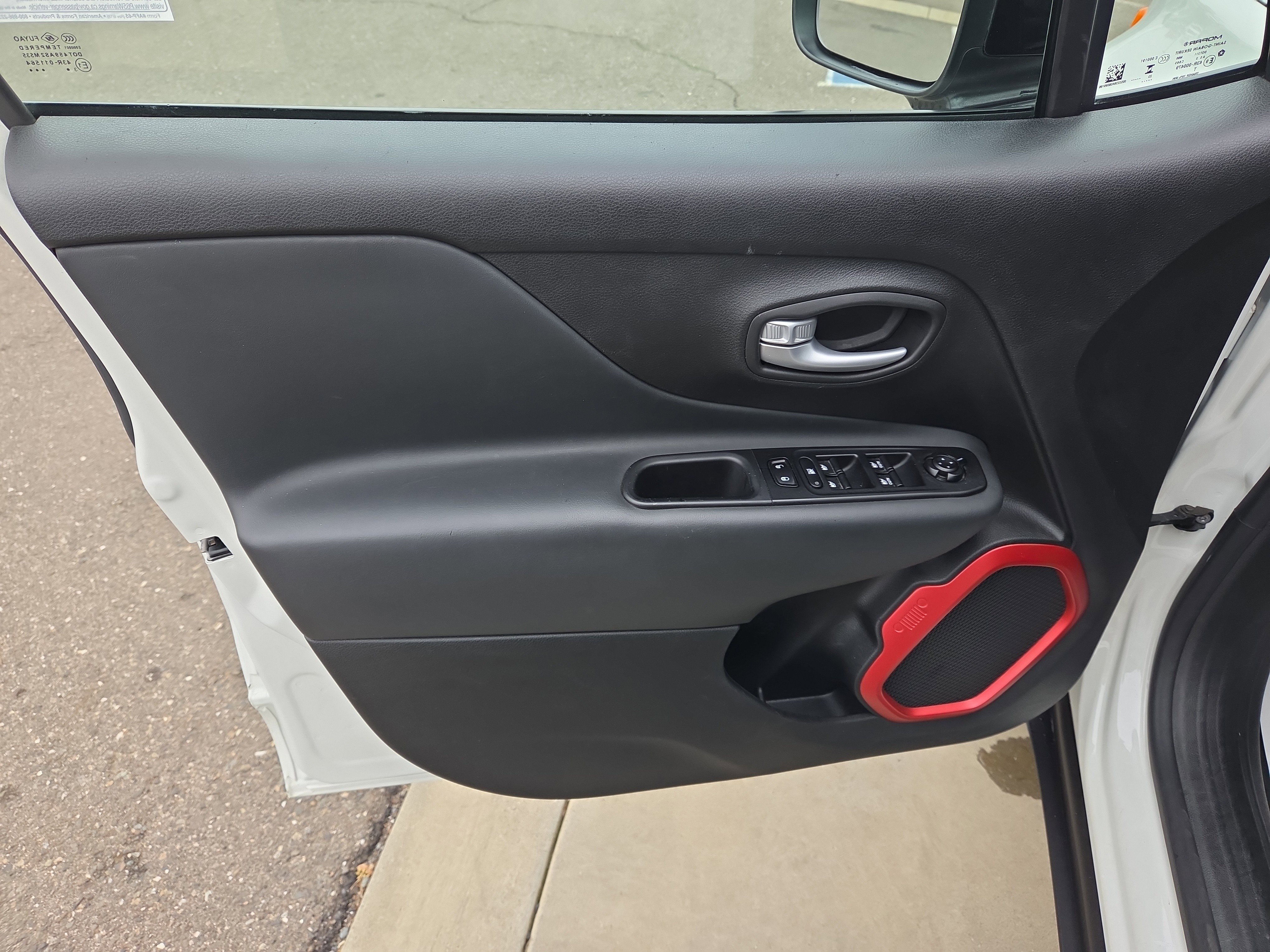 Used 2023 Jeep Renegade Trailhawk image 11