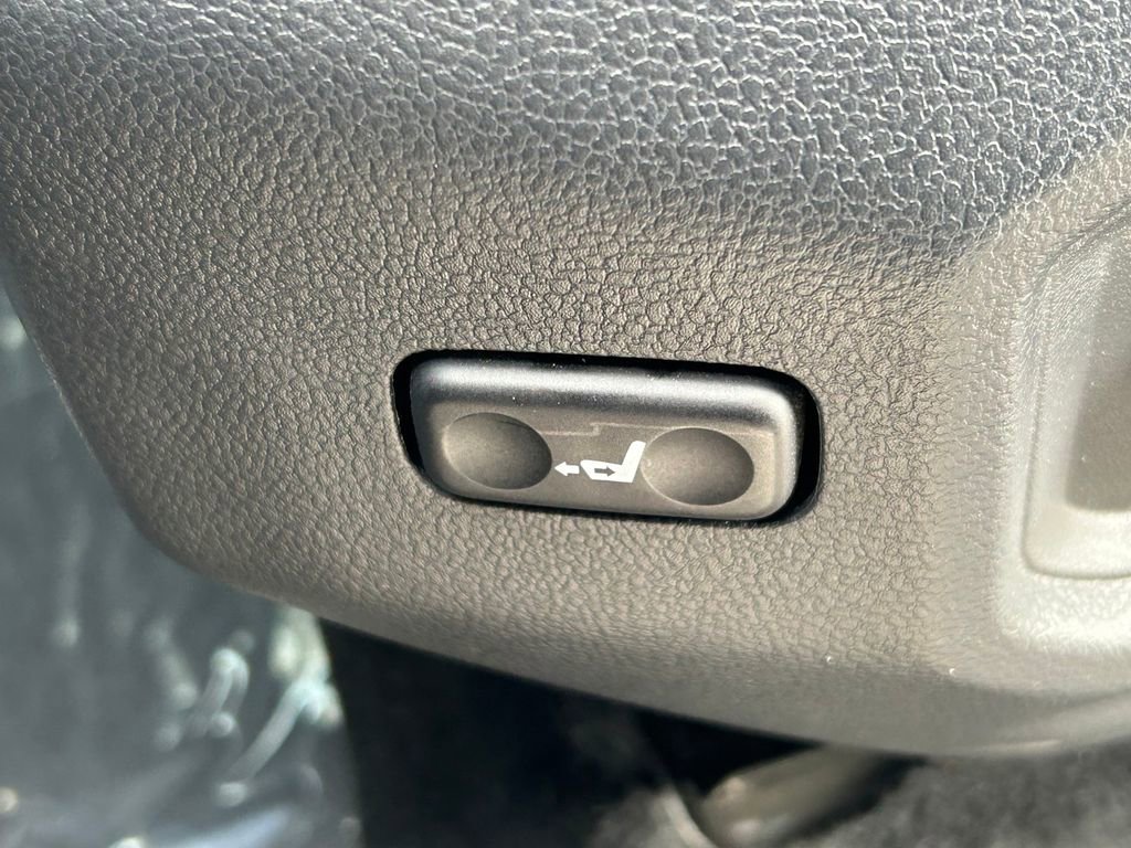 Used 2024 Toyota Tundra Platinum AWD/4WD image 27