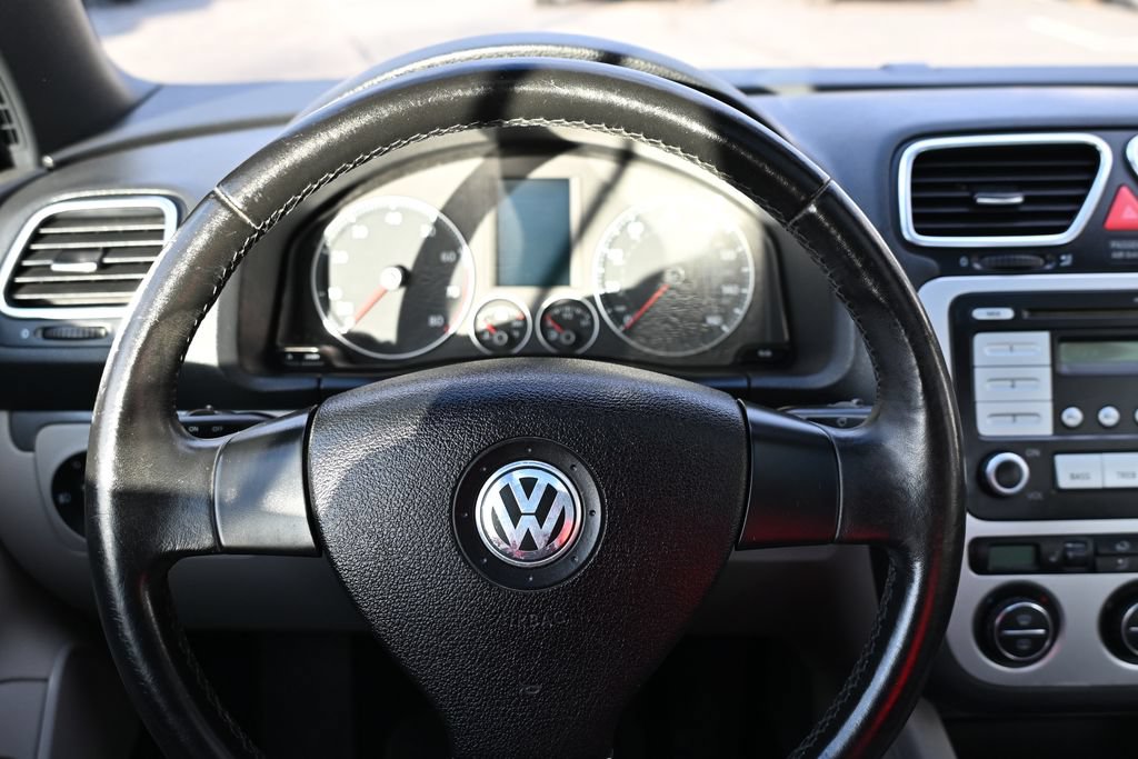 Used 2007 Volkswagen Eos 2.0T FWD image 16
