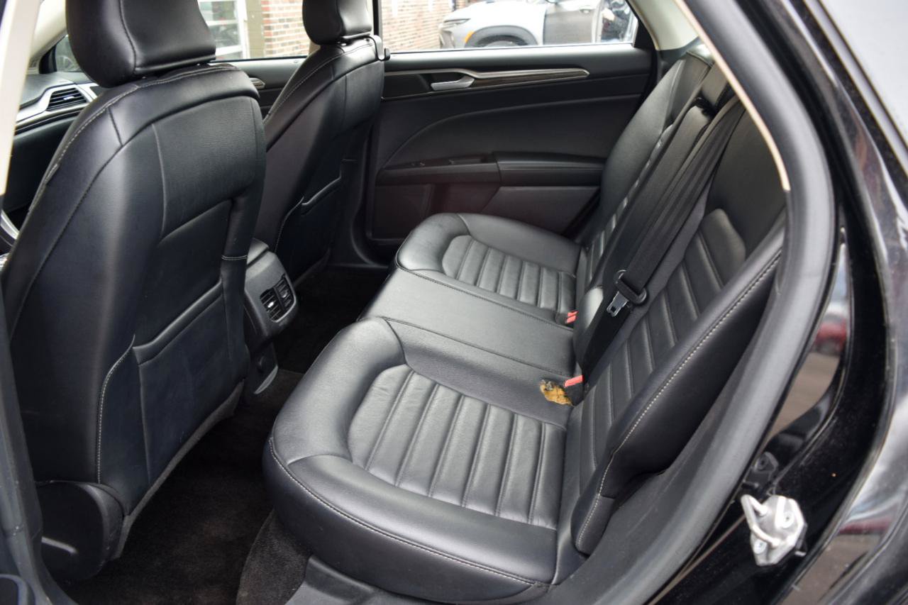 Used 2017 Ford Fusion SE w/ Fusion SE Technology Package FWD image 32