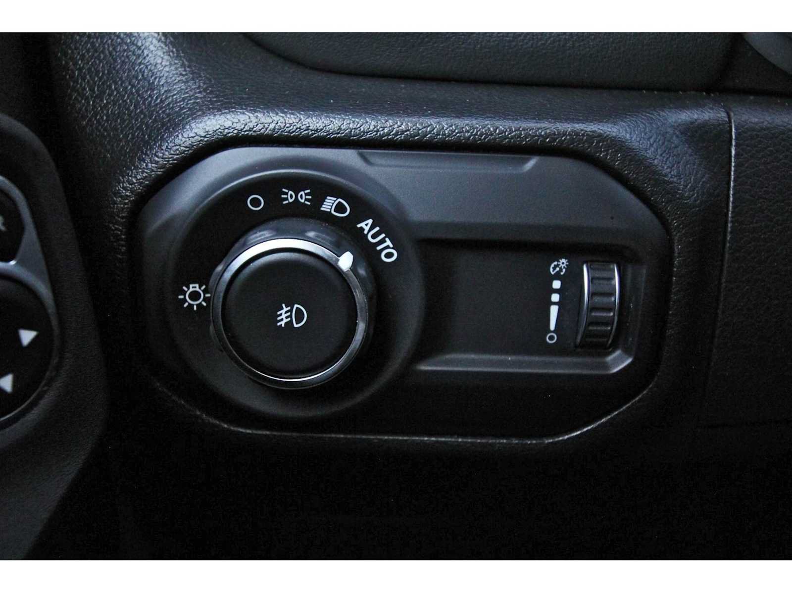Used 2023 Jeep Wrangler Unlimited Sahara w/ LED Lighting Group AWD/4WD image 18