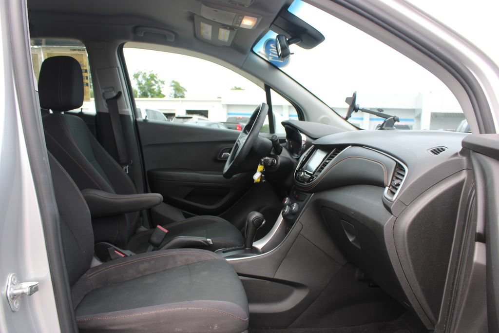 Used 2017 Chevrolet Trax LS FWD image 24