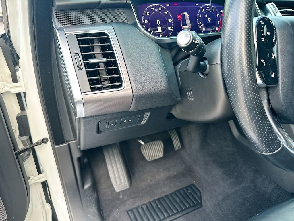 Used 2020 Land Rover Range Rover Sport HSE image 13