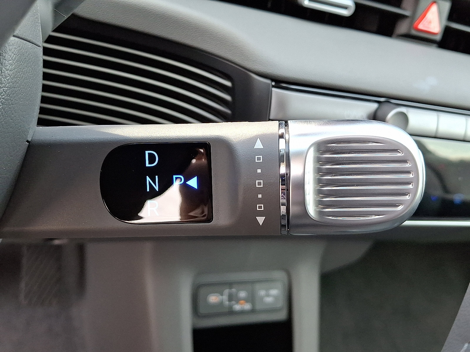 New 2025 Hyundai Ioniq 5 SE image 18