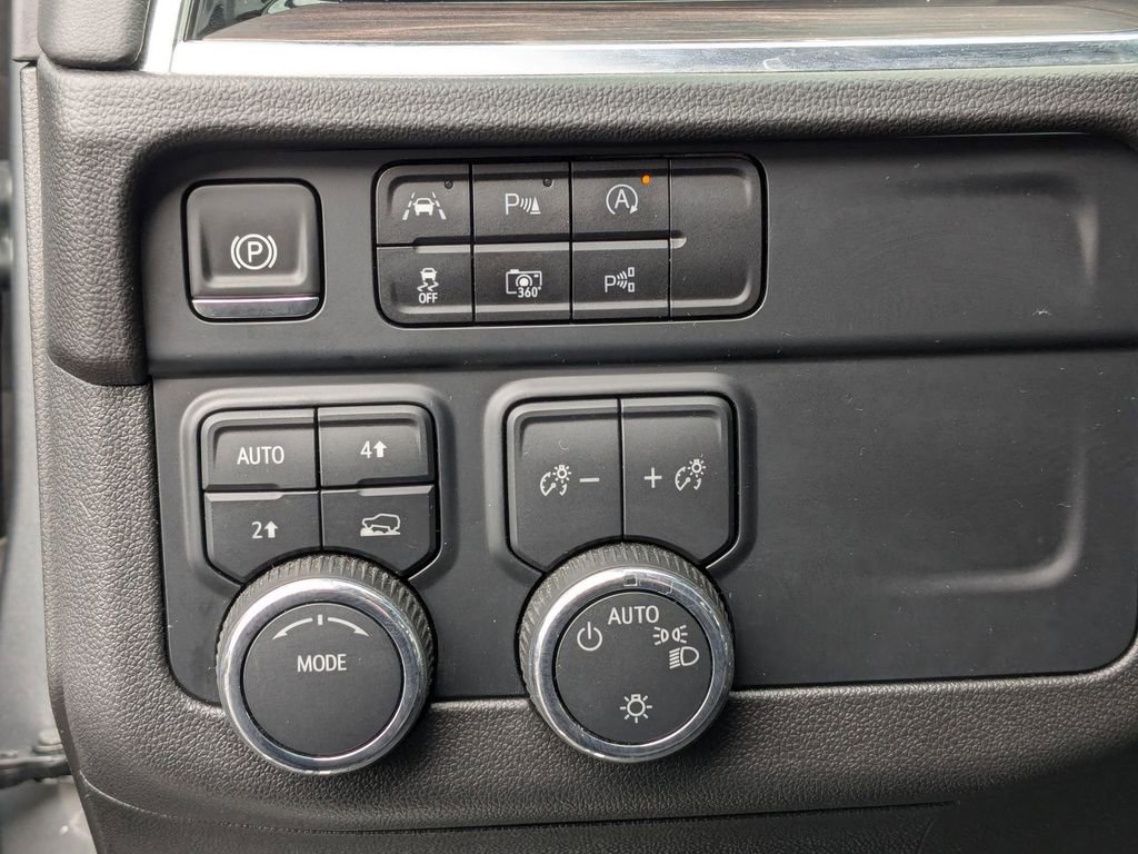 Used 2025 Chevrolet Tahoe LT image 38