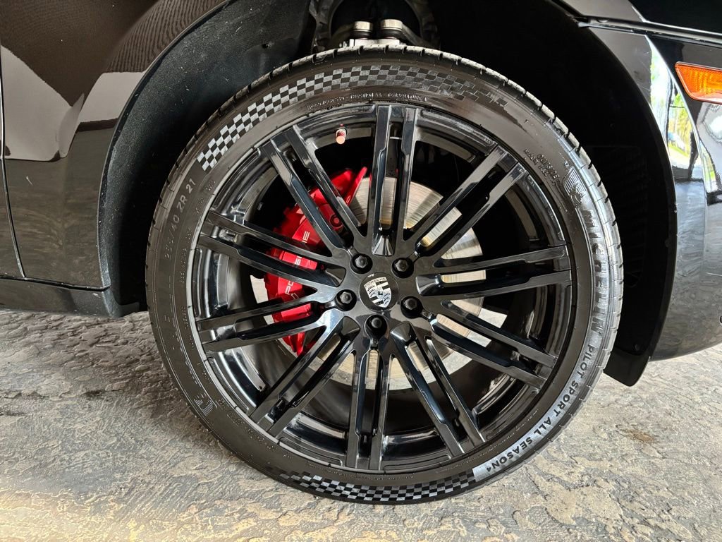 Used 2016 Porsche Macan Turbo AWD/4WD image 23