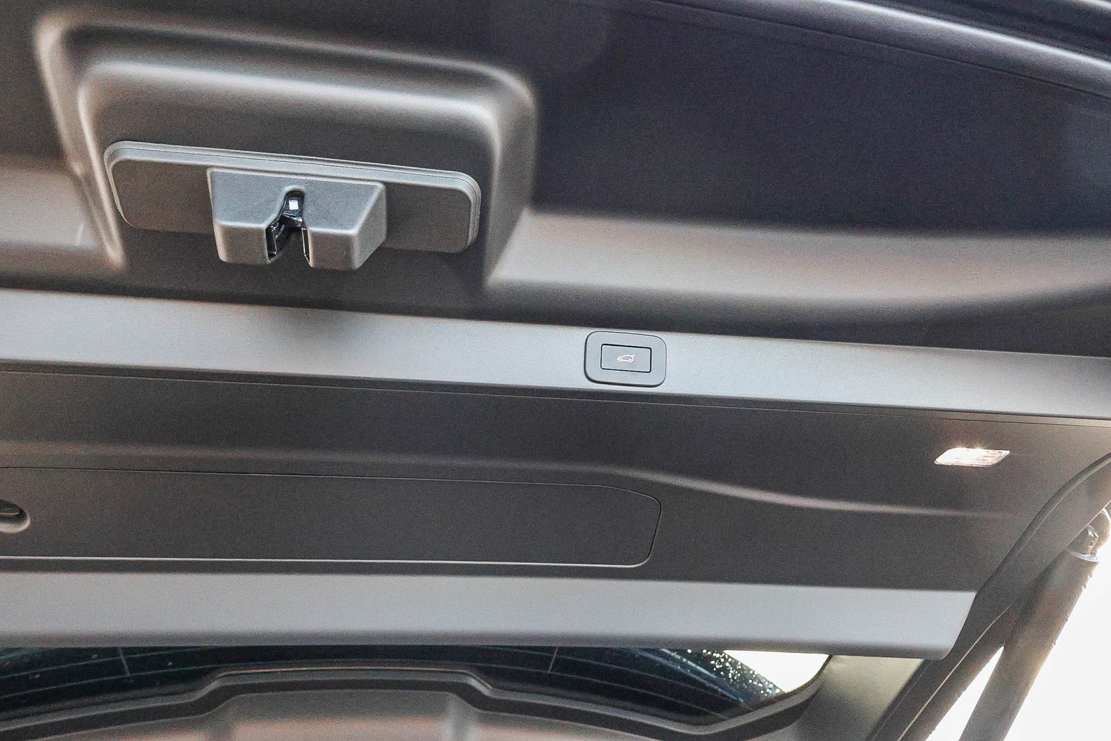 New 2026 Land Rover Range Rover SE image 27