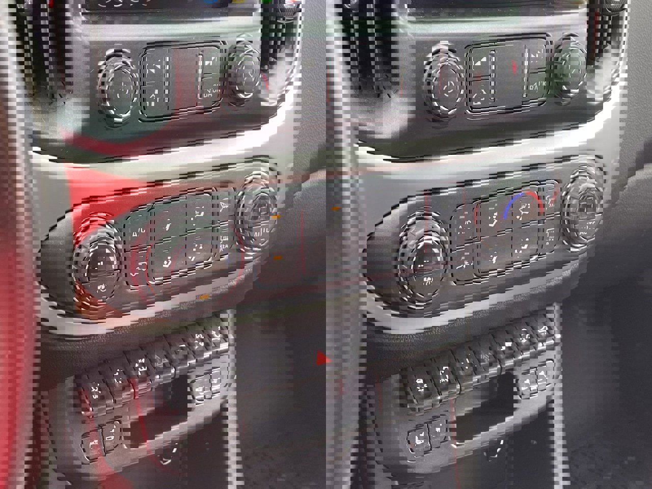 Used 2019 Chevrolet Colorado ZR2 w/ Colorado ZR2 Bison Edition image 8