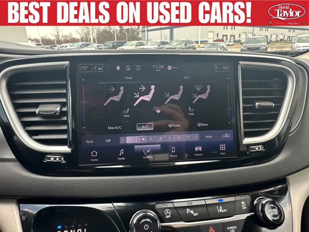 Used 2024 Chrysler Pacifica Touring-L FWD image 15