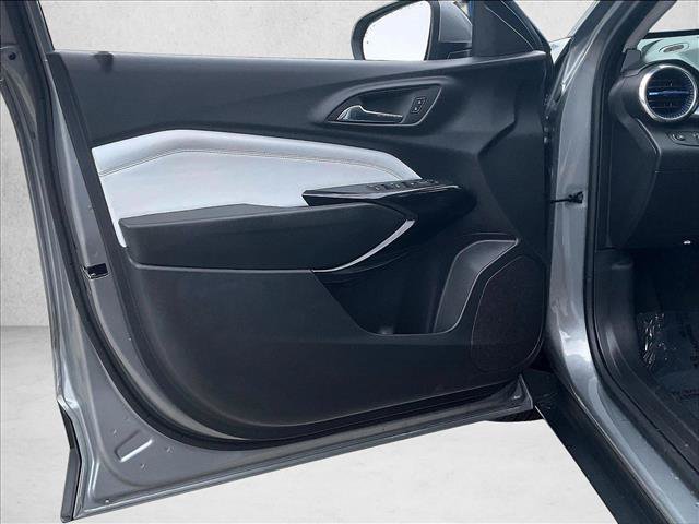Certified 2025 Chevrolet Trax LT w/ LPO, Blackout Package FWD image 18