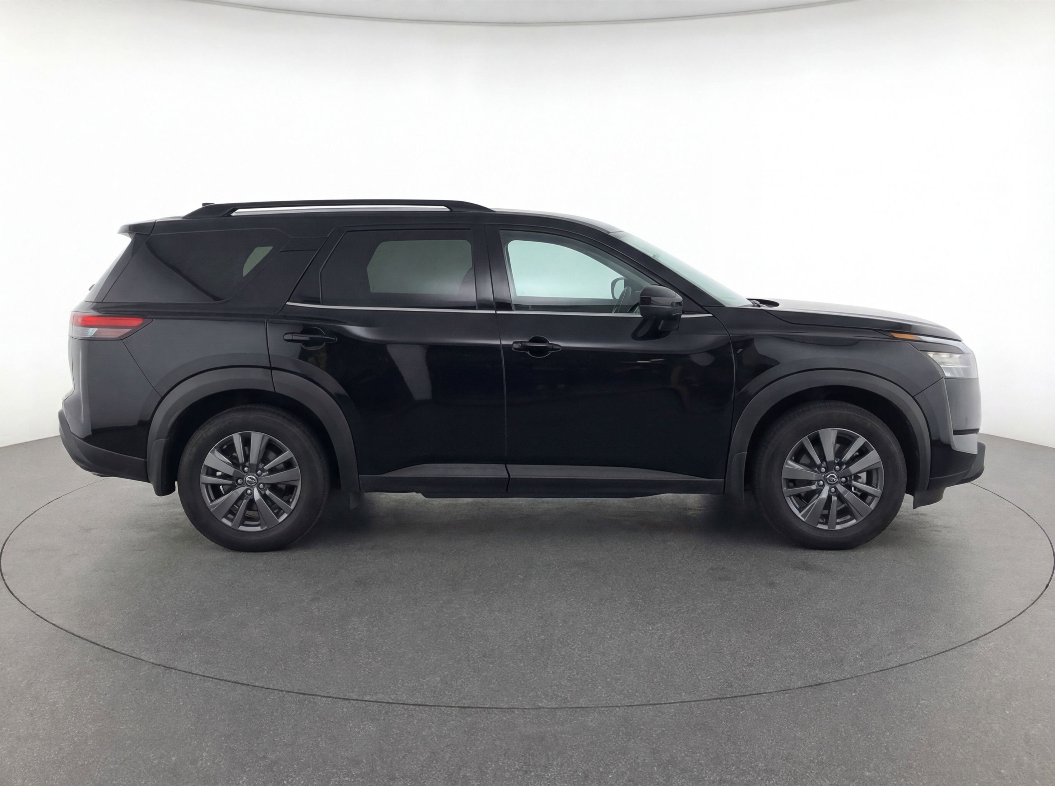 Used 2024 Nissan Pathfinder SV image 11