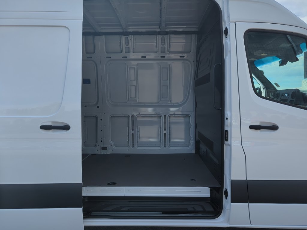 Used 2025 Mercedes-Benz Sprinter 2500 image 22