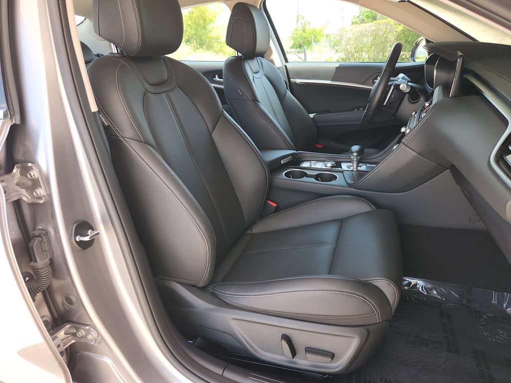 Used 2026 Genesis G70 2.5T RWD image 16