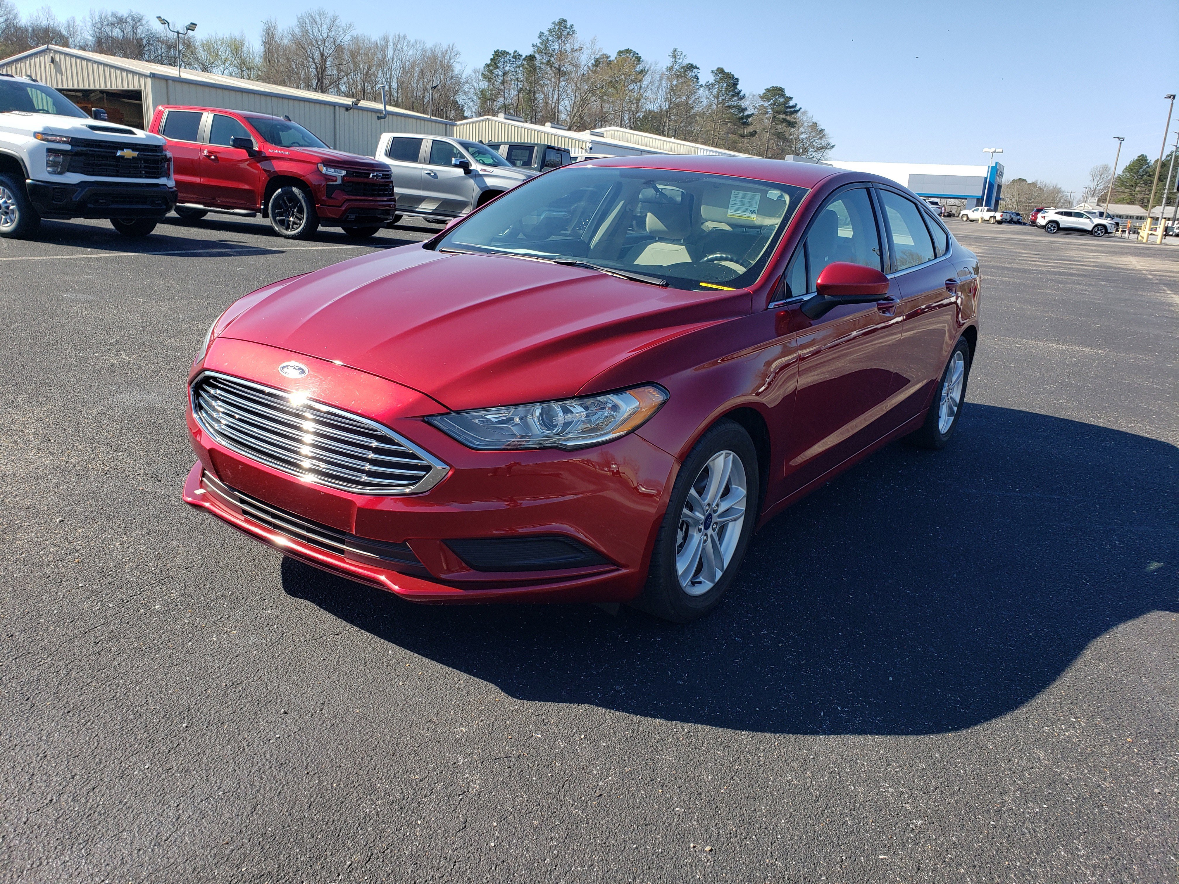 Used 2018 Ford Fusion SE w/ Fusion SE Technology Package image 2