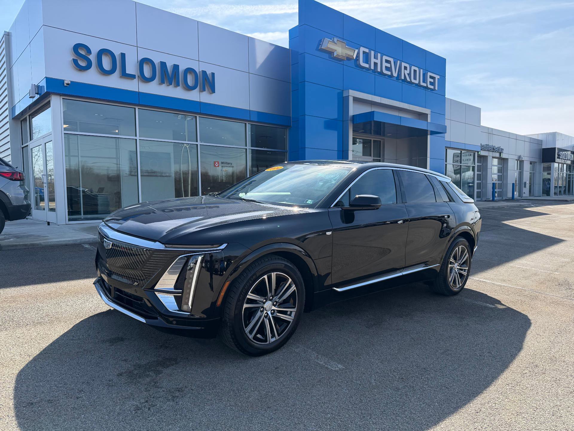 Used 2024 Cadillac Lyriq Luxury w/ LPO, Floor Liner Package image 1