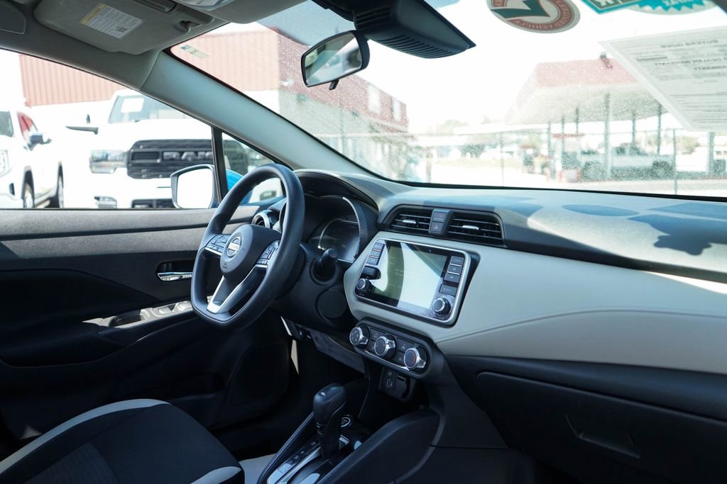 Used 2022 Nissan Versa SV image 33