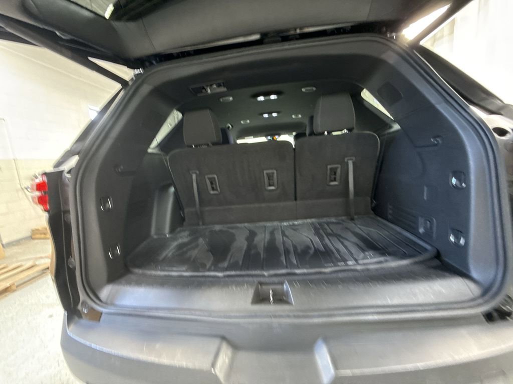 Certified 2023 Chevrolet Traverse LT FWD image 35