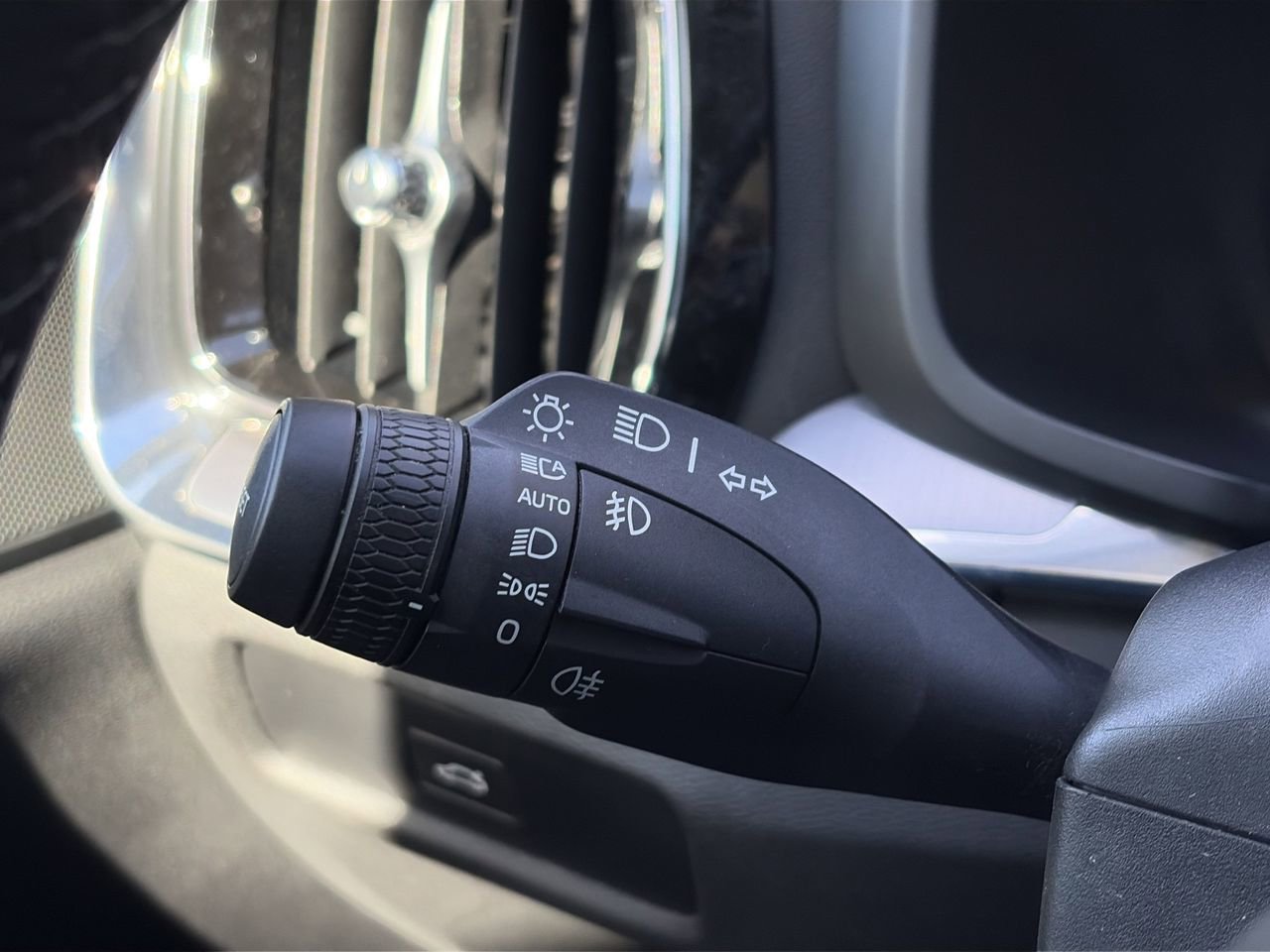 Used 2024 Volvo S60 B5 Core image 16