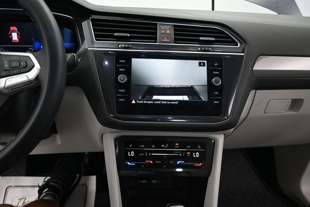 Used 2023 Volkswagen Tiguan SE w/ Panoramic Sunroof Package FWD image 15